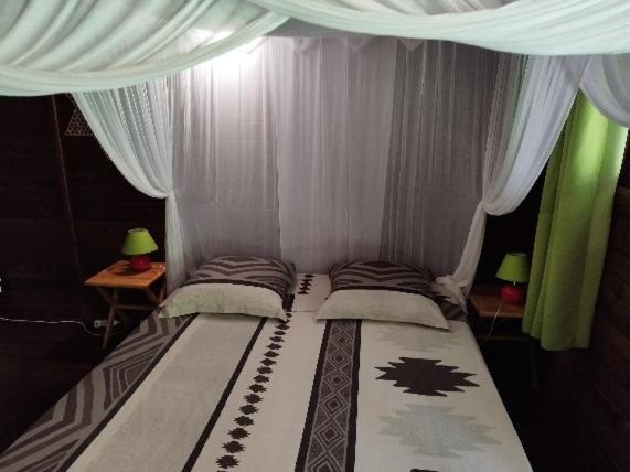 Insolite Arawakane Gites Du Manial Chalet Pointe-Noire Exterior foto