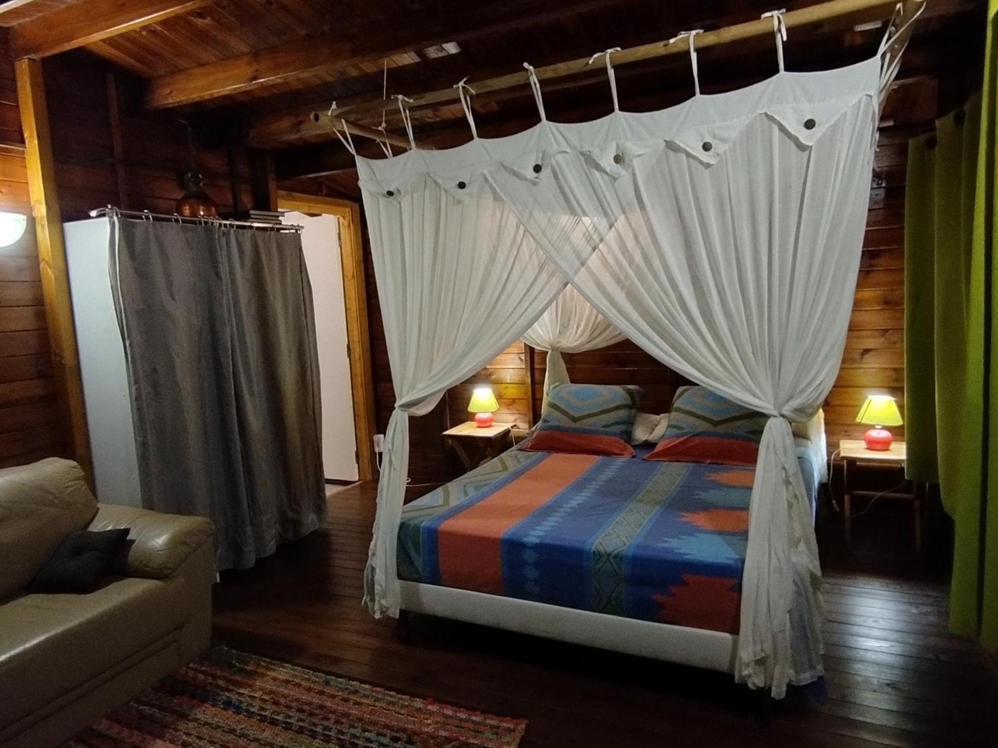 Insolite Arawakane Gites Du Manial Chalet Pointe-Noire Exterior foto