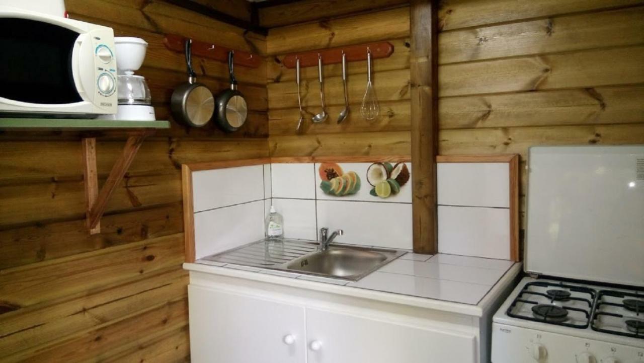 Insolite Arawakane Gites Du Manial Chalet Pointe-Noire Exterior foto